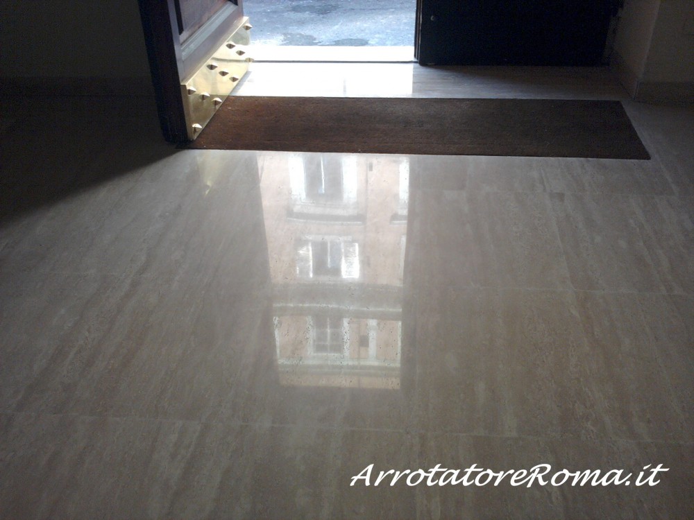 Arrotatura pavimenti in travertino Roma - Arrotatura Marmo Roma